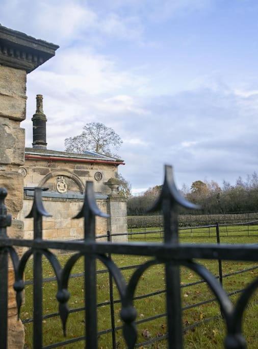 Walshford Lodge Cowthorpe Εξωτερικό φωτογραφία